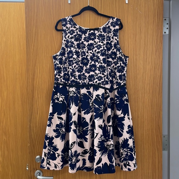 Taylor Dresses & Skirts - Taylor dress sz16W periwinkle pink& navy floral fit flared dress w/bow &pockets
